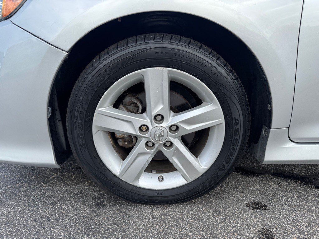 2013 Toyota Camry Image 20