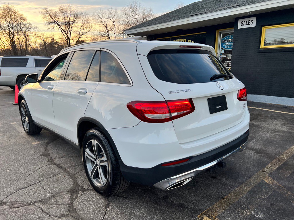 2017 Mercedes-Benz GLC-Class Image 8