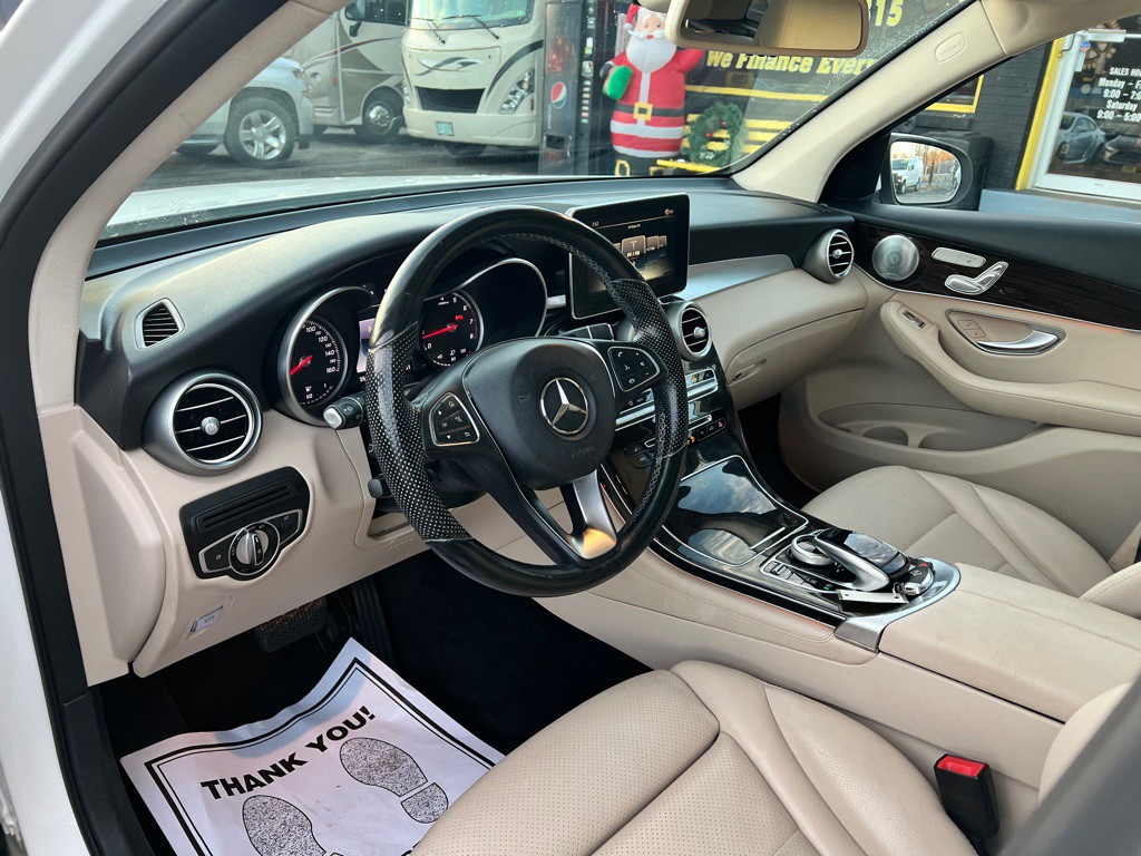 2017 Mercedes-Benz GLC-Class Image 12