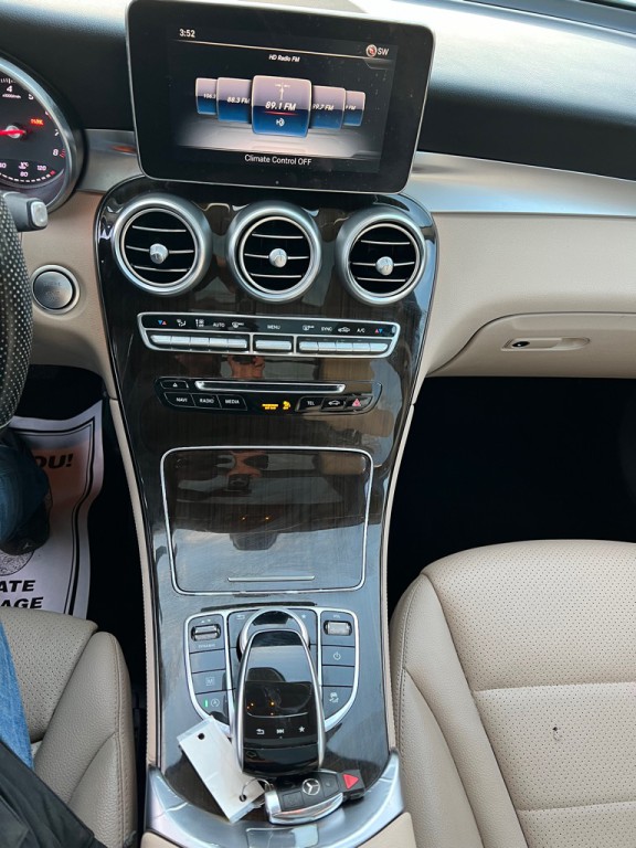 2017 Mercedes-Benz GLC-Class Image 16