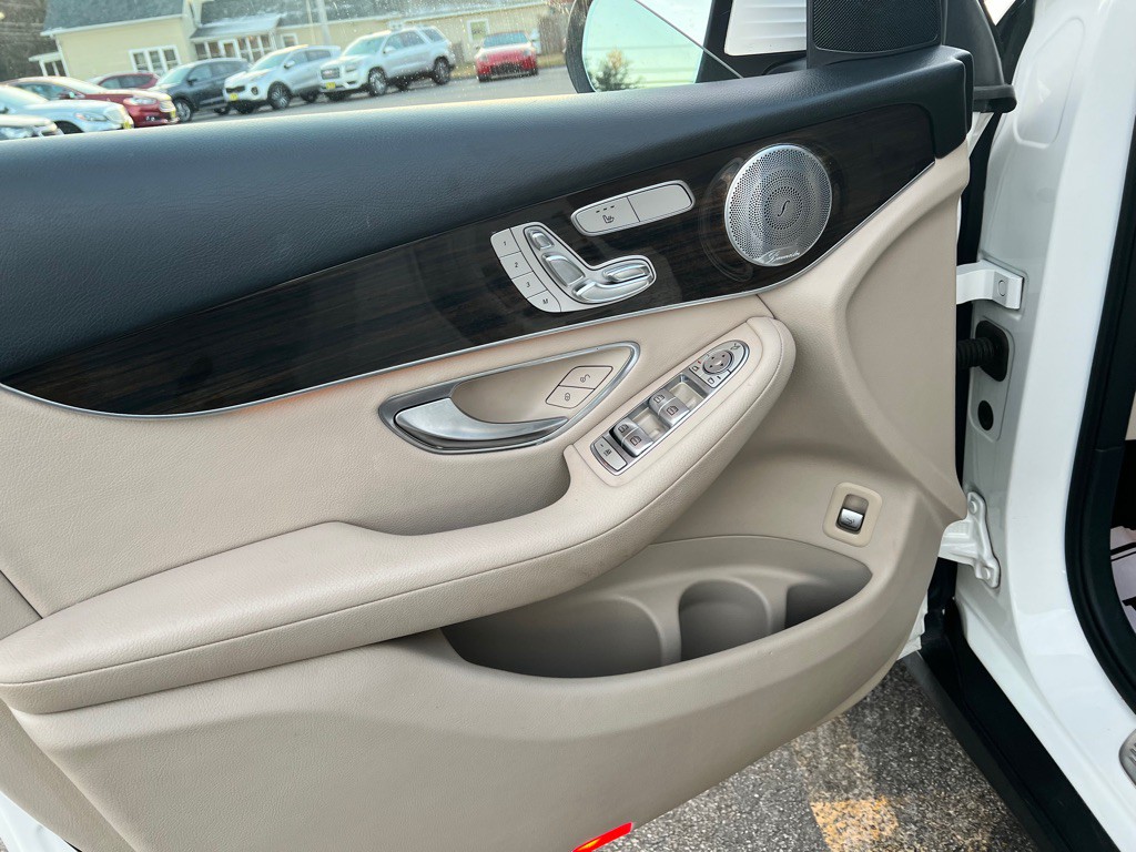 2017 Mercedes-Benz GLC-Class Image 18
