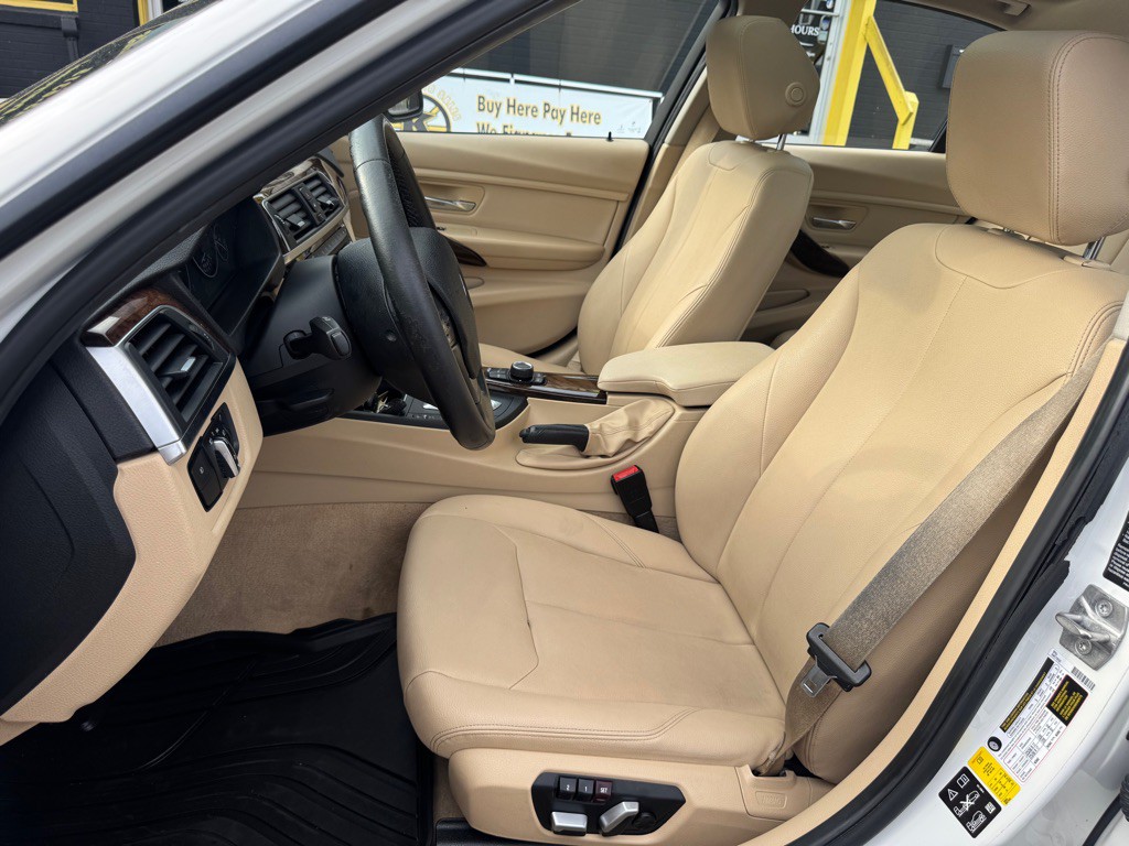 2016 BMW 3 Series Image 11