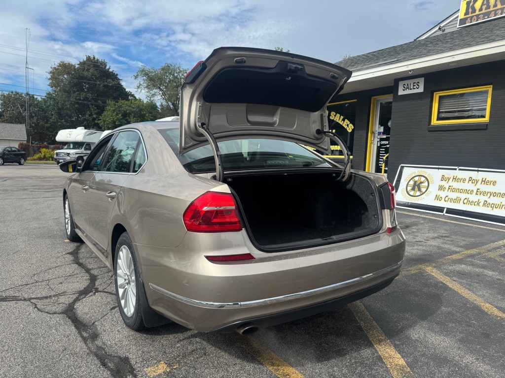 2016 Volkswagen Passat Image 10