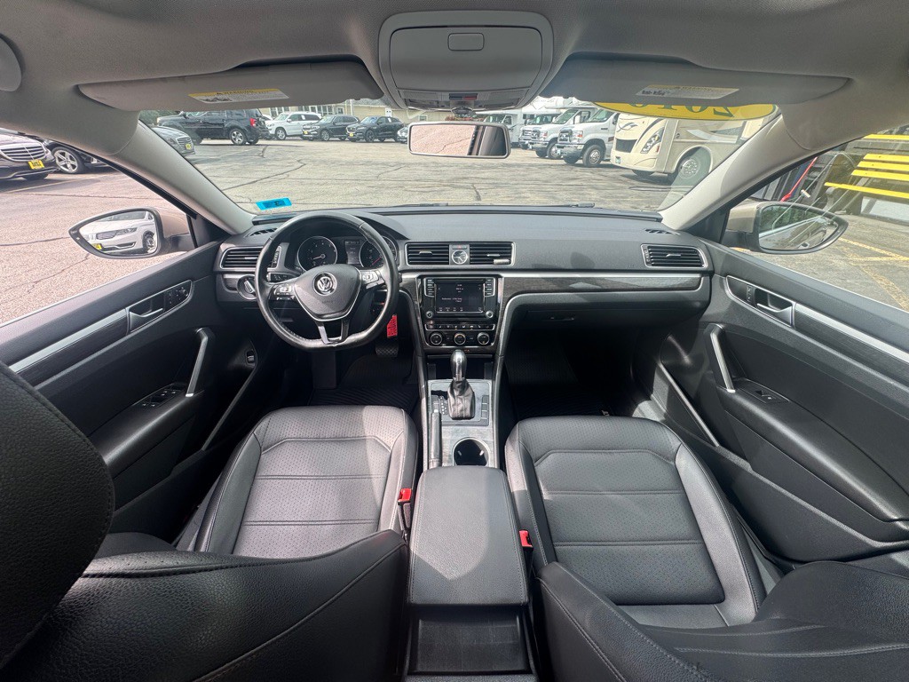 2016 Volkswagen Passat Image 14