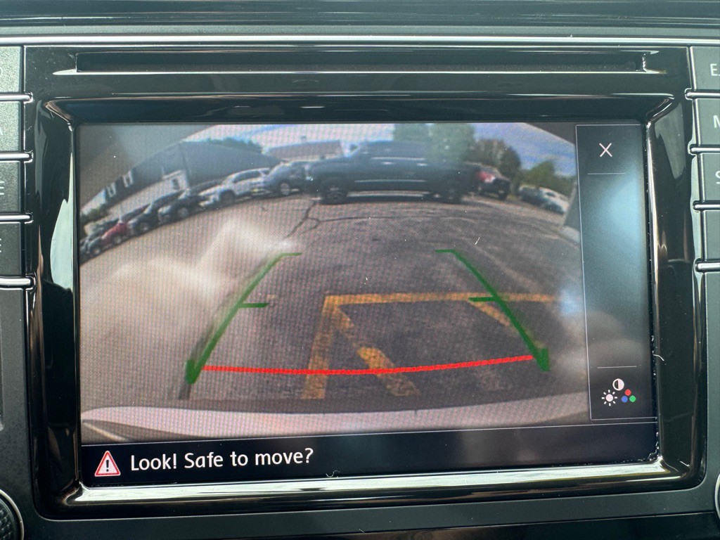 2016 Volkswagen Passat Image 18