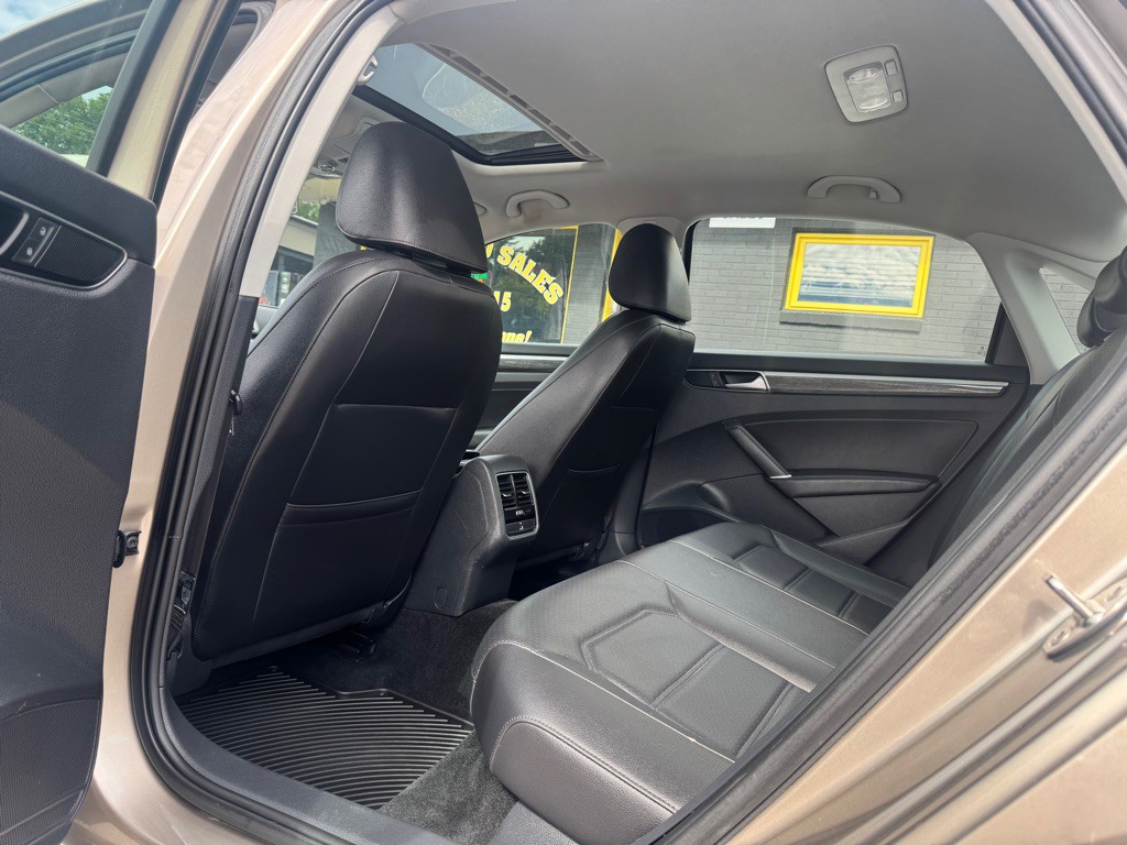 2016 Volkswagen Passat Image 20