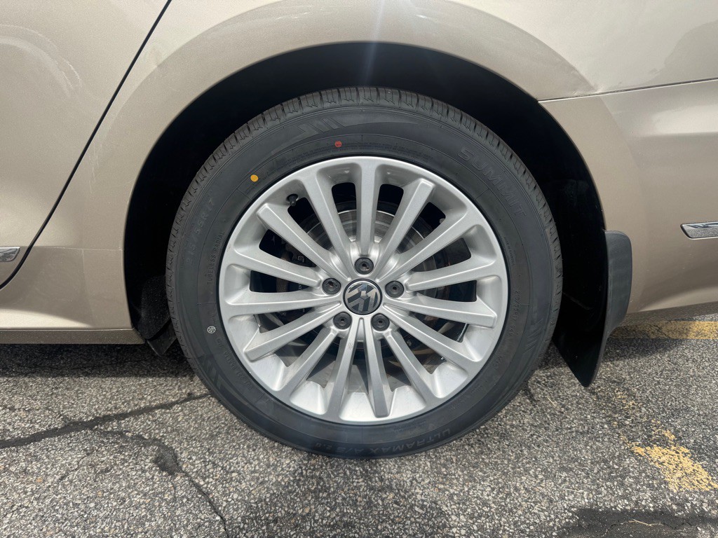 2016 Volkswagen Passat Image 21