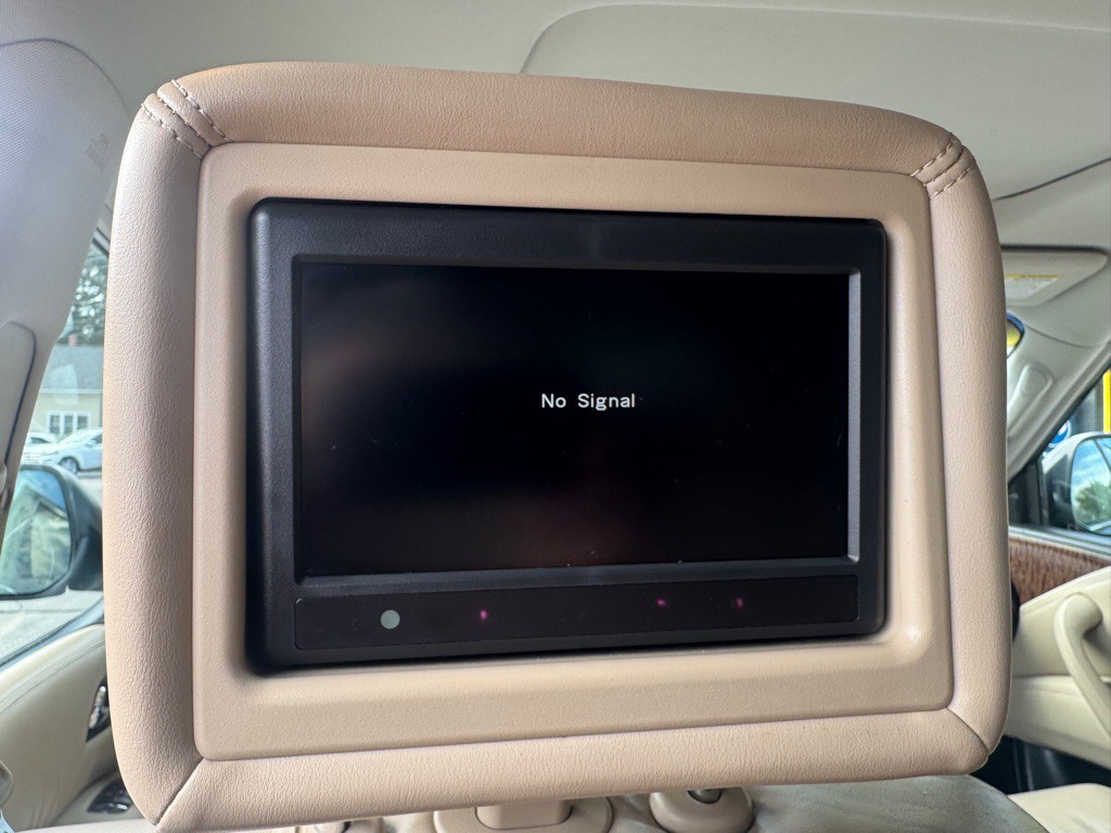 2017 Nissan Armada Image 26