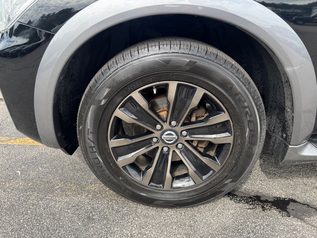 2017 Nissan Armada Image 28