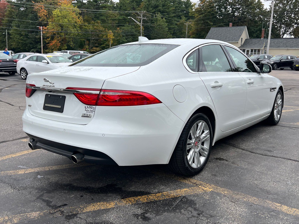 2018 Jaguar XF Image 6