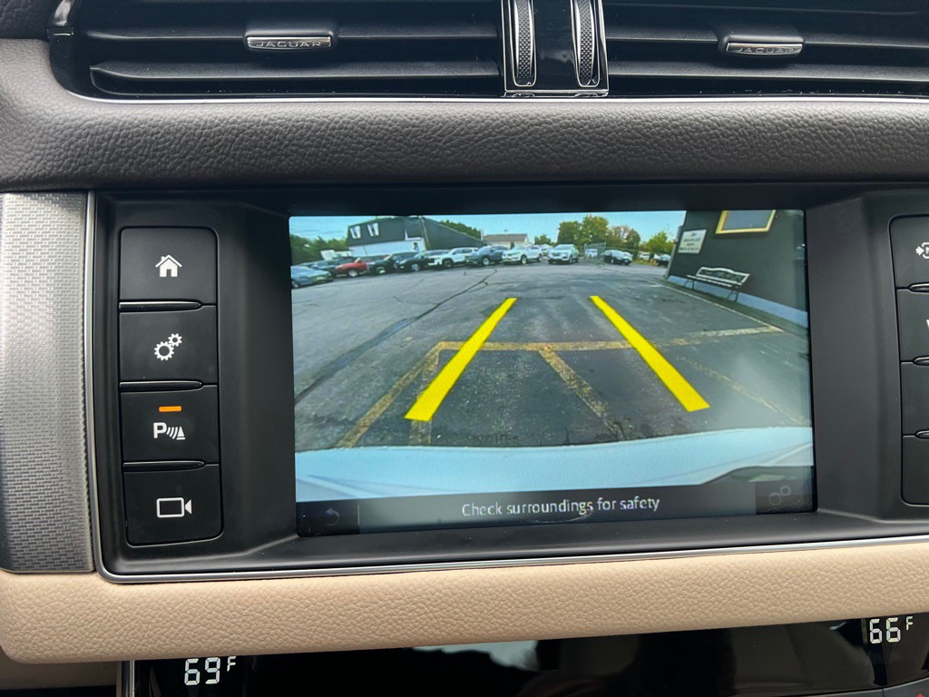 2018 Jaguar XF Image 17