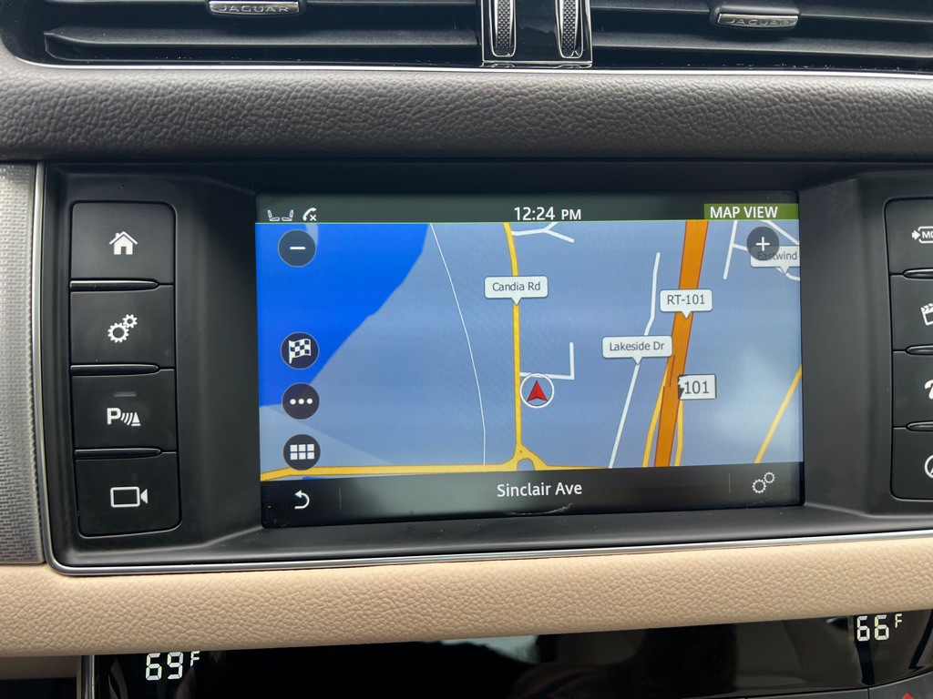 2018 Jaguar XF Image 18