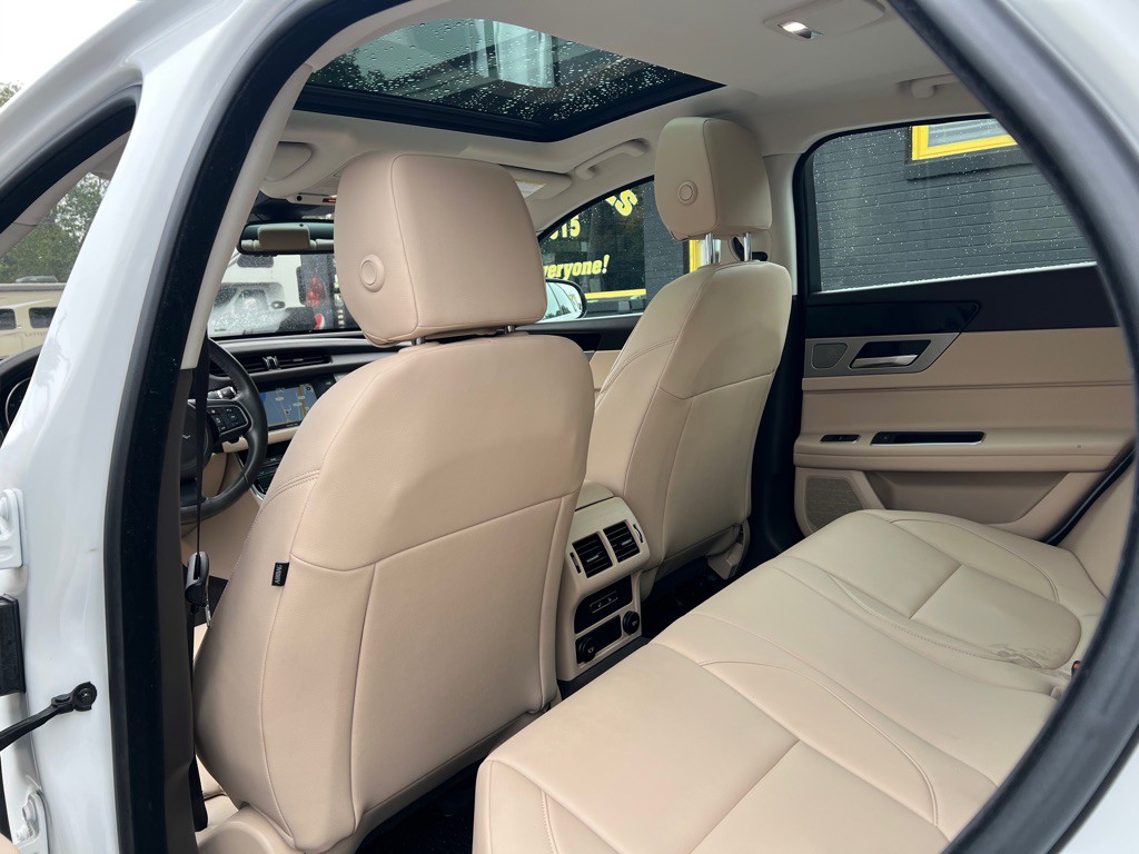 2018 Jaguar XF Image 20