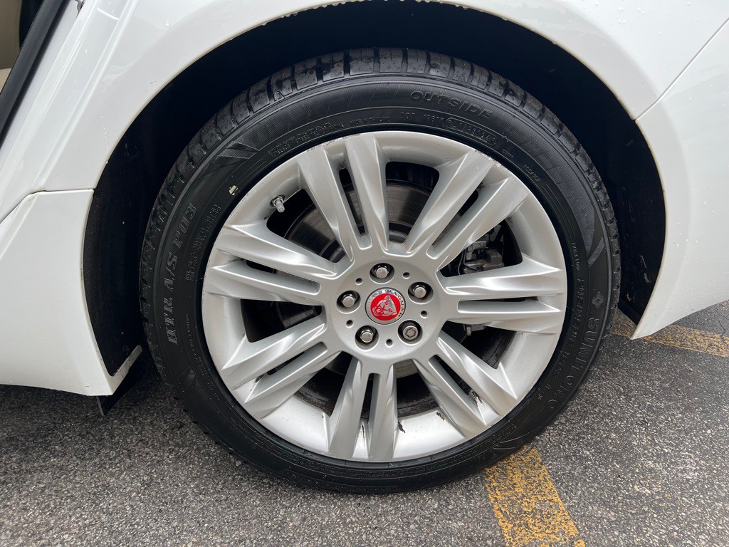 2018 Jaguar XF Image 21