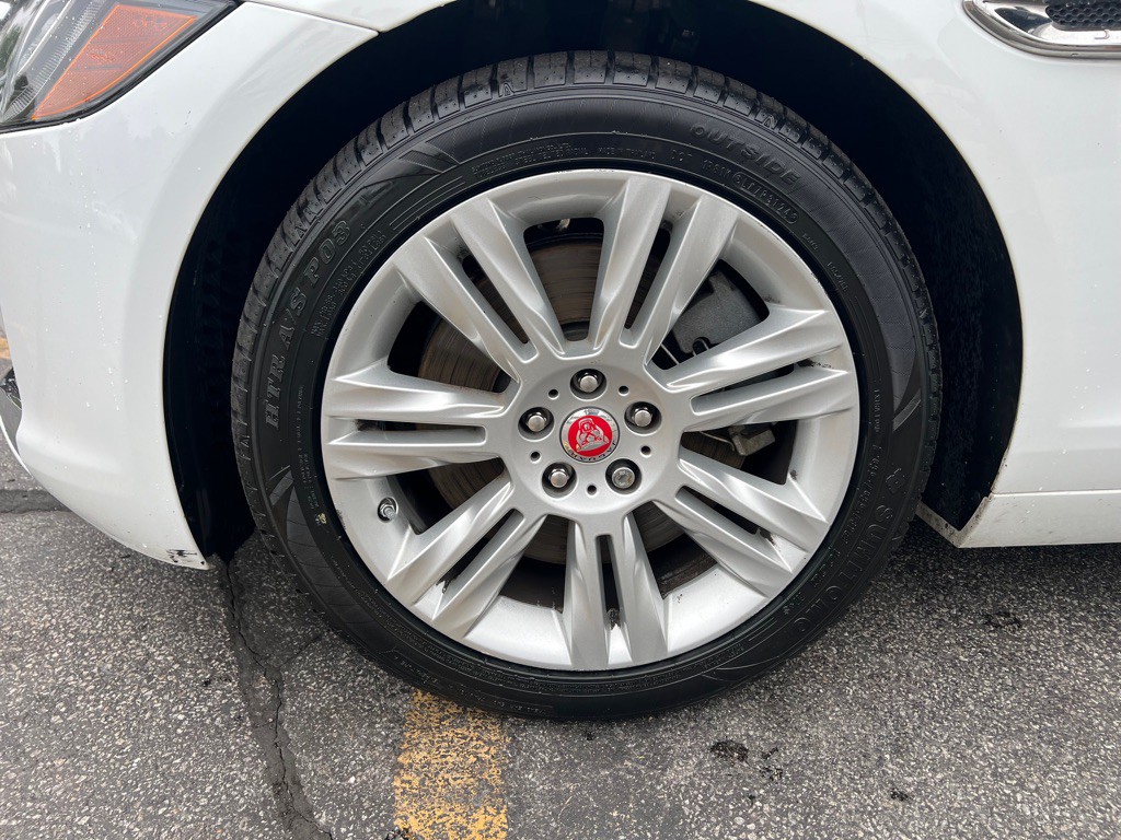 2018 Jaguar XF Image 22