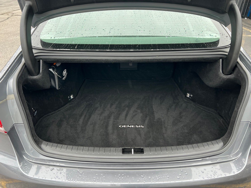 2015 Hyundai Genesis Image 9