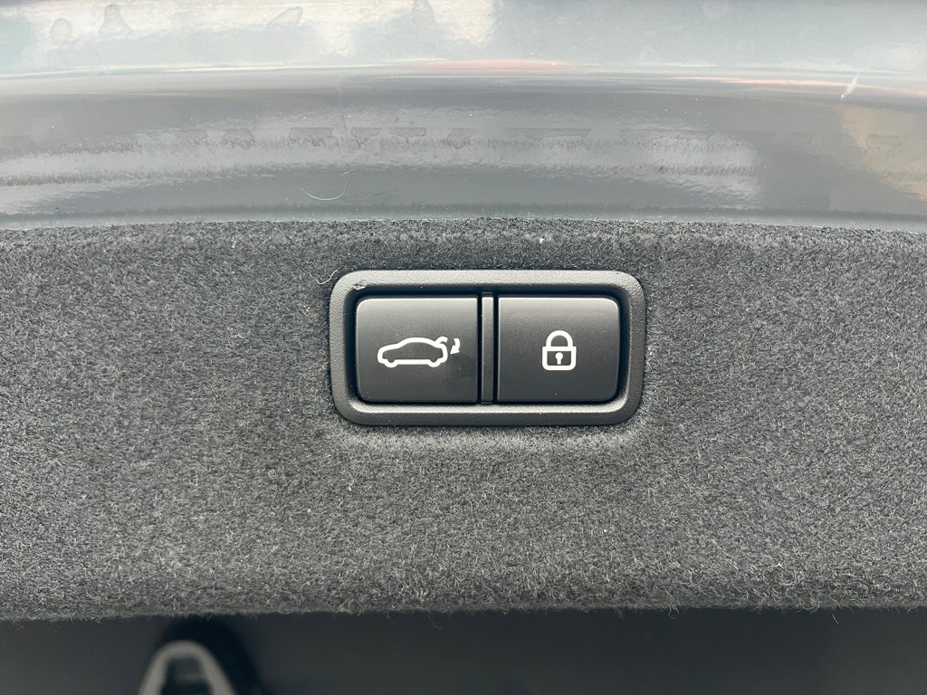2015 Hyundai Genesis Image 10