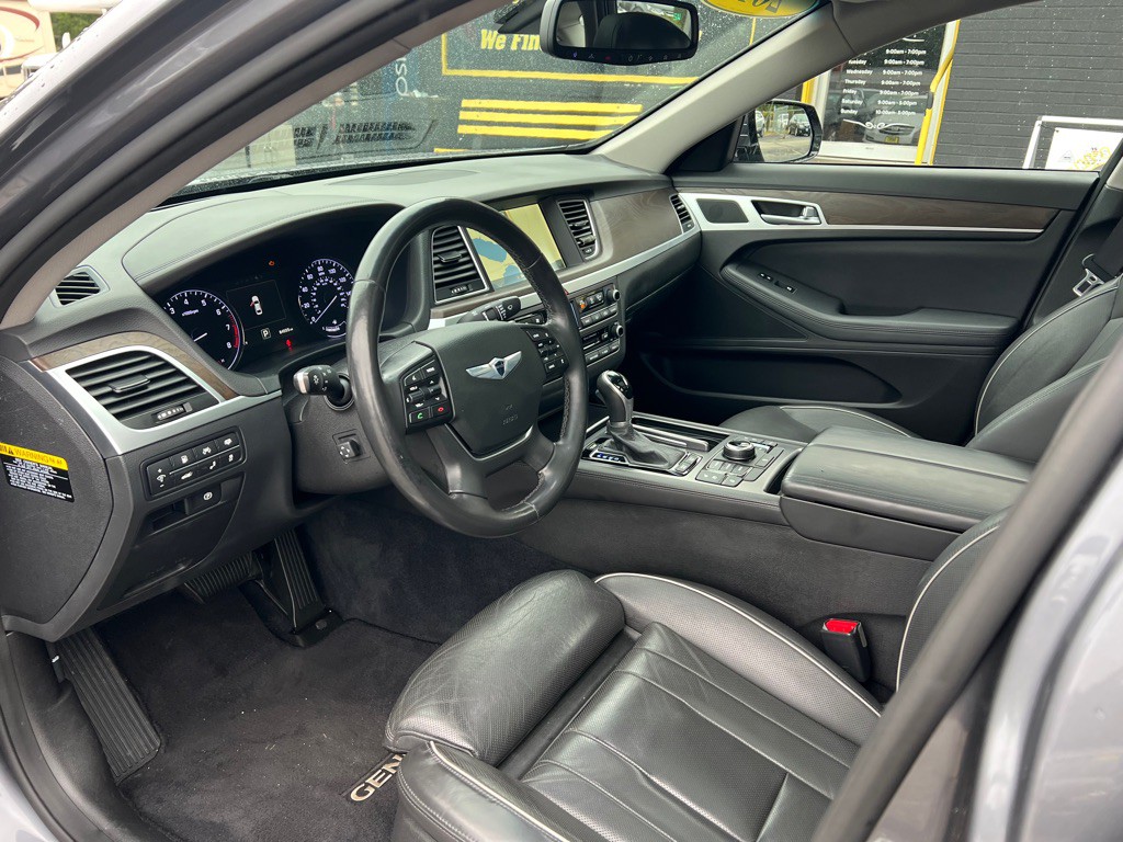 2015 Hyundai Genesis Image 12