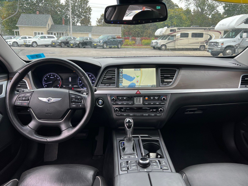 2015 Hyundai Genesis Image 14