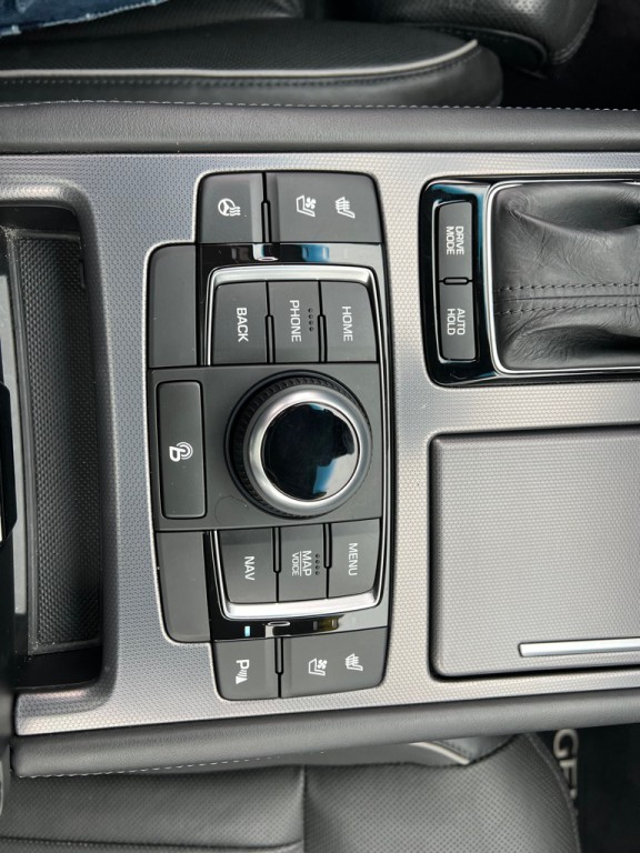 2015 Hyundai Genesis Image 17