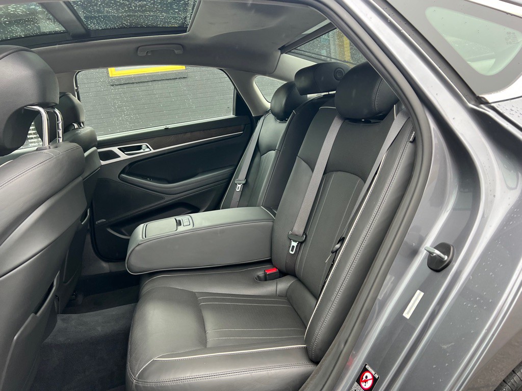 2015 Hyundai Genesis Image 20