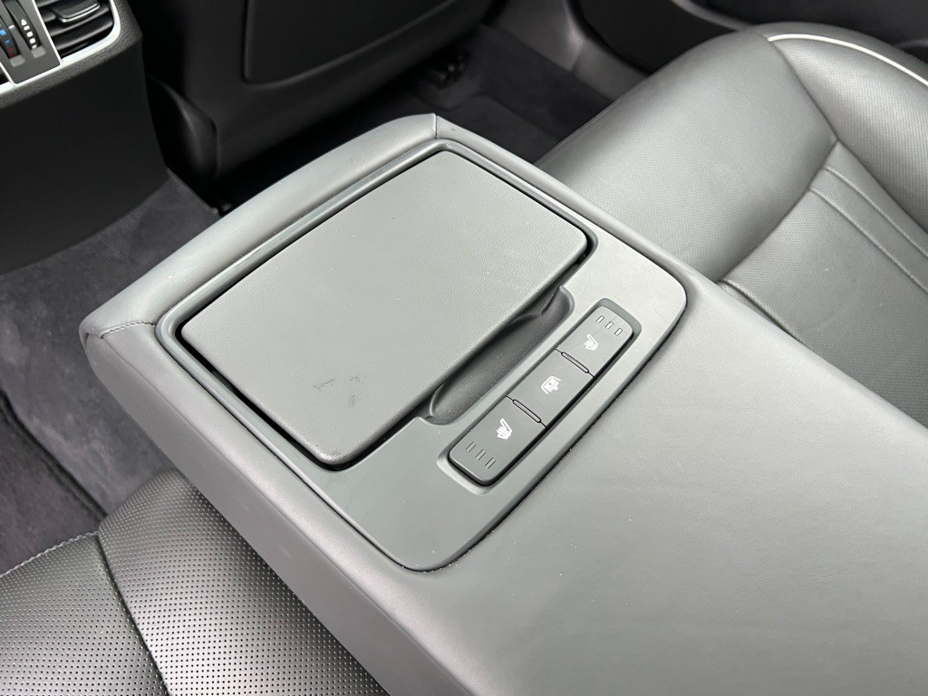 2015 Hyundai Genesis Image 22
