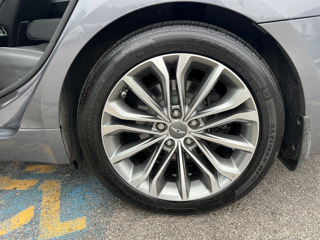 2015 Hyundai Genesis Image 23