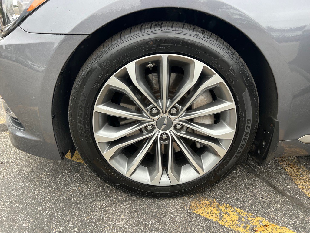 2015 Hyundai Genesis Image 24