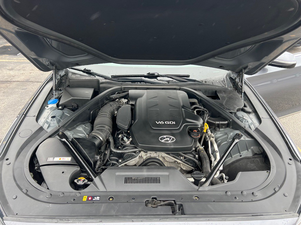 2015 Hyundai Genesis Image 25