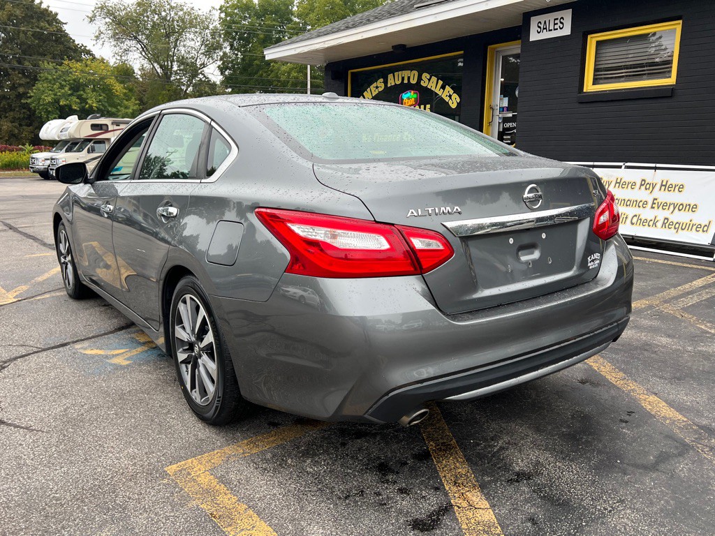 2017 Nissan Altima Image 8