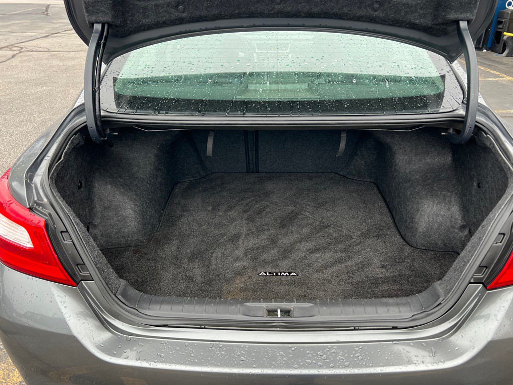 2017 Nissan Altima Image 9