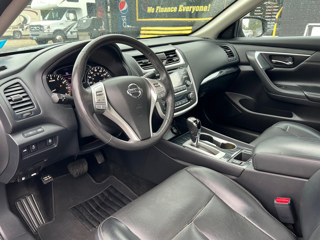 2017 Nissan Altima Image 12