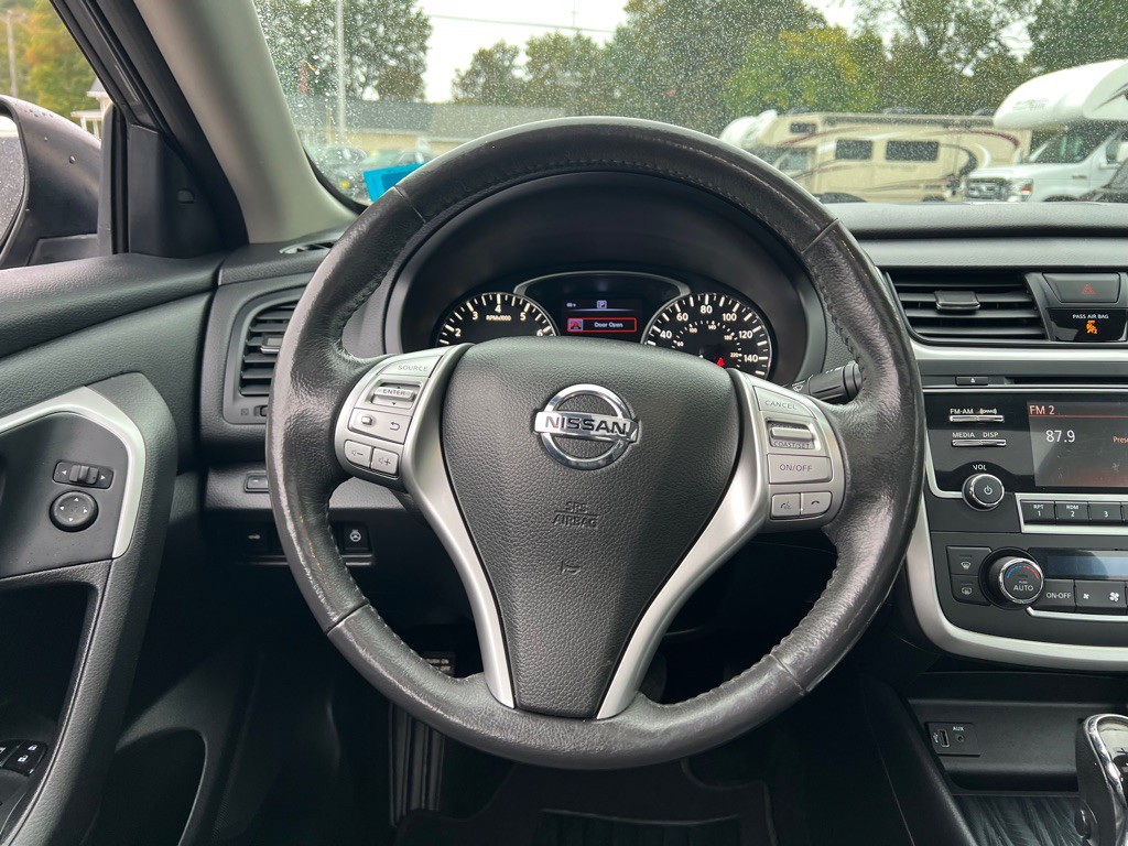 2017 Nissan Altima Image 14