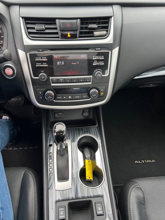 2017 Nissan Altima Image 16