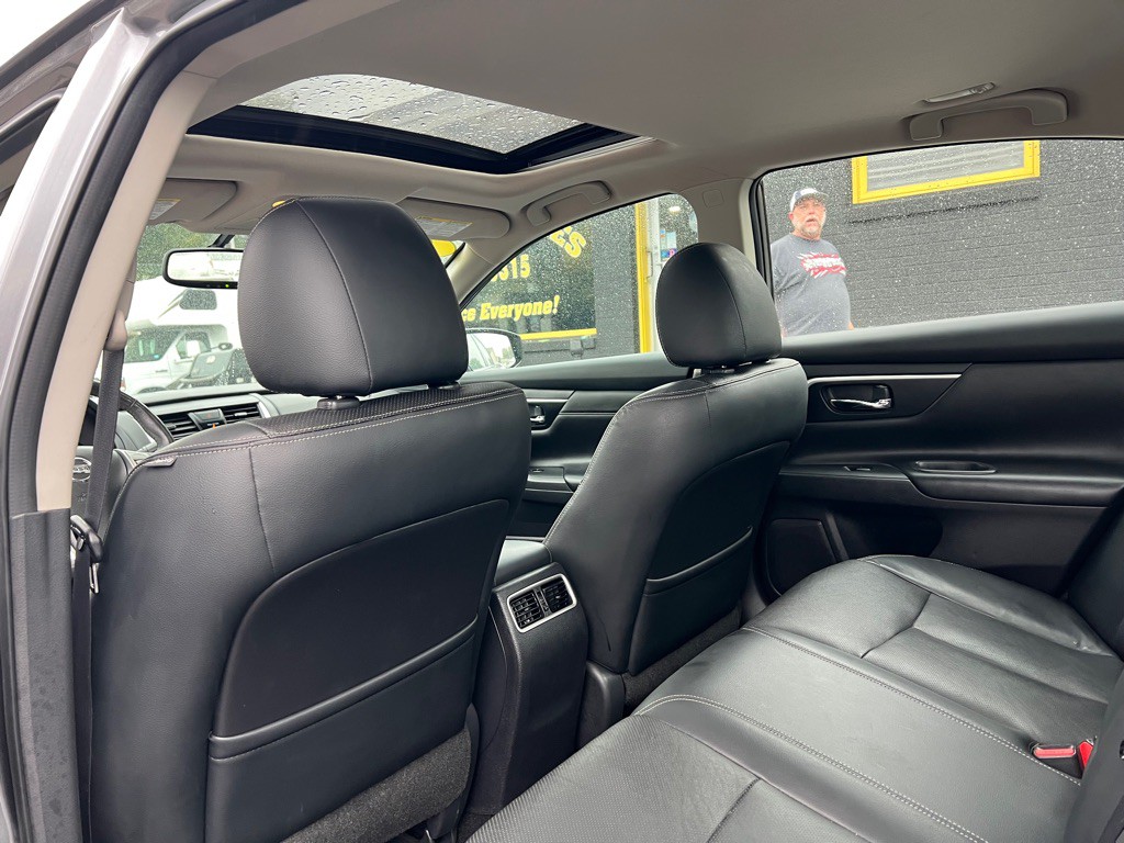 2017 Nissan Altima Image 21