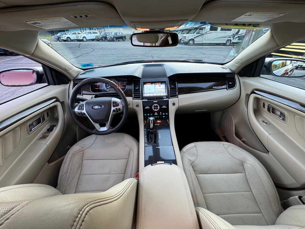 2017 Ford Taurus Image 14