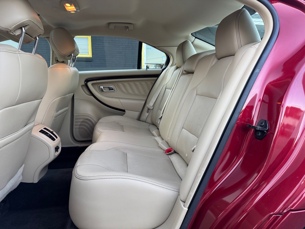 2017 Ford Taurus Image 20