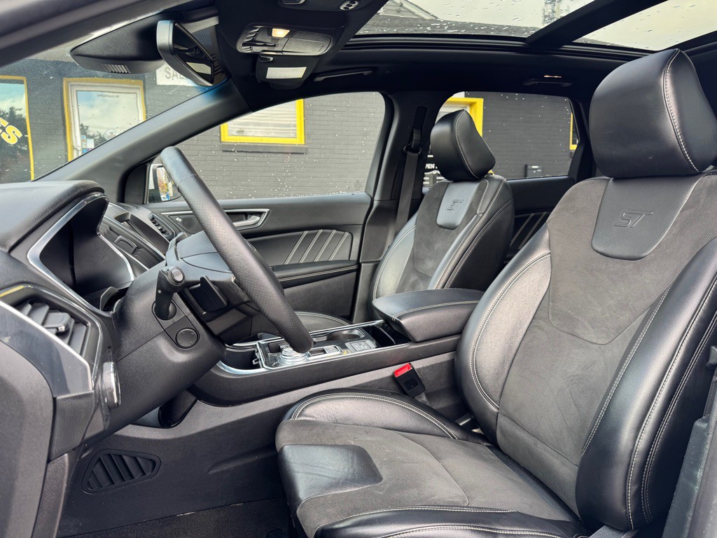 2020 Ford Edge Image 9