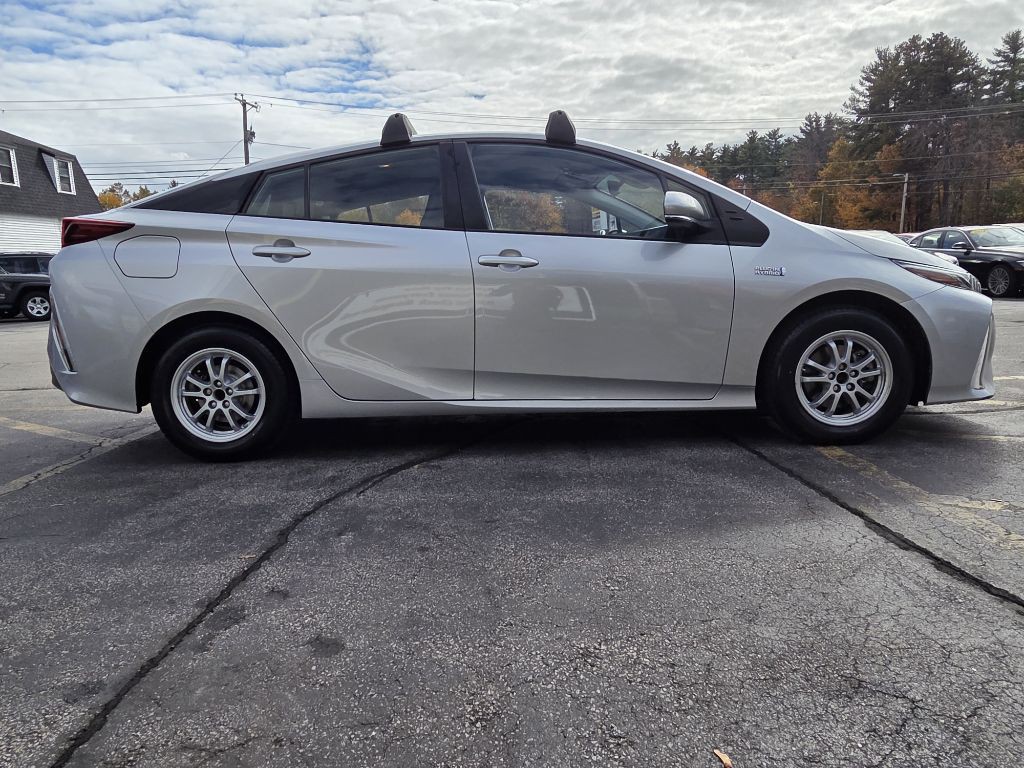 2021 Toyota Prius Image 2