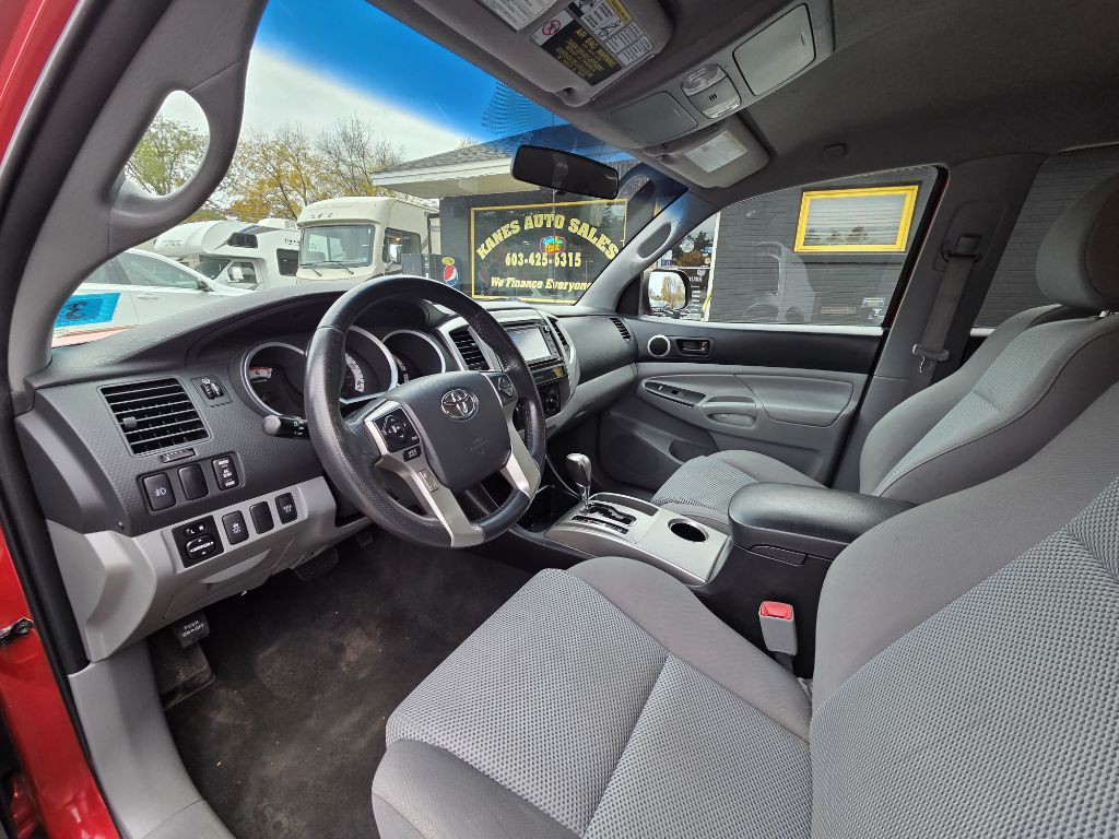 2015 Toyota Tacoma Image 11