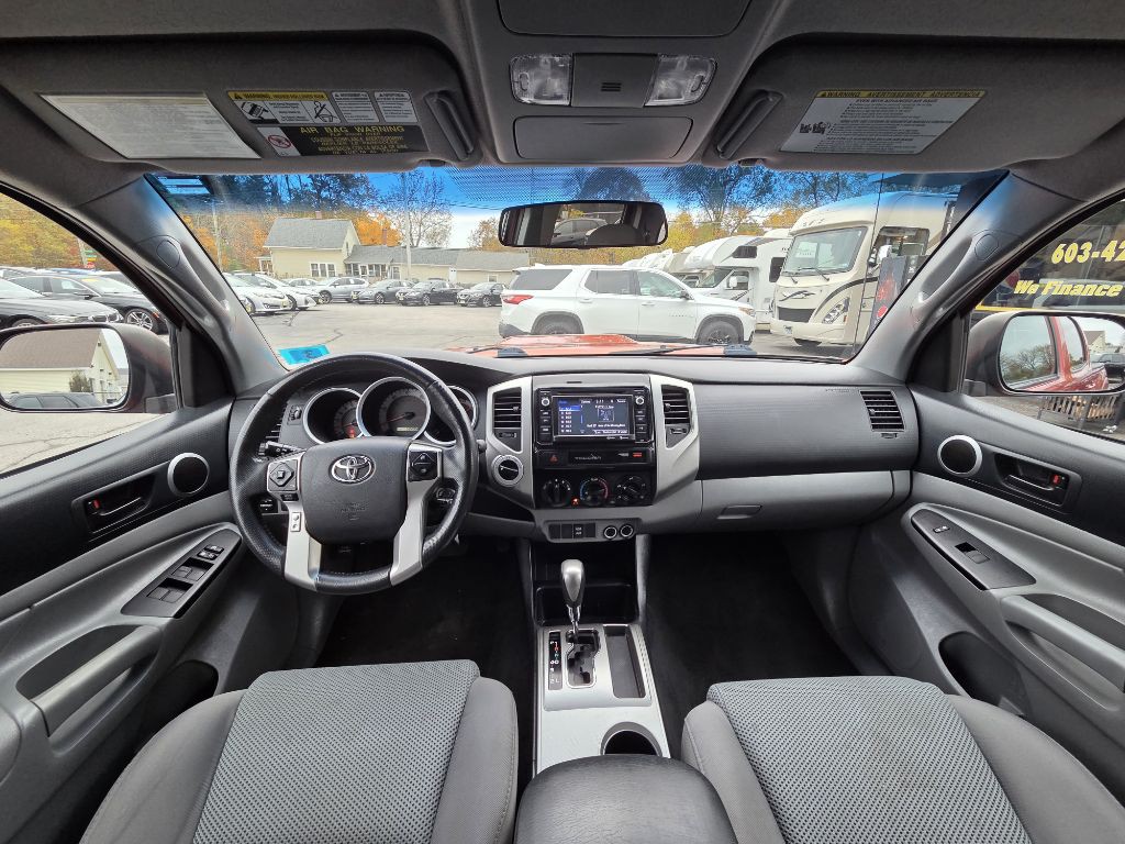 2015 Toyota Tacoma Image 12