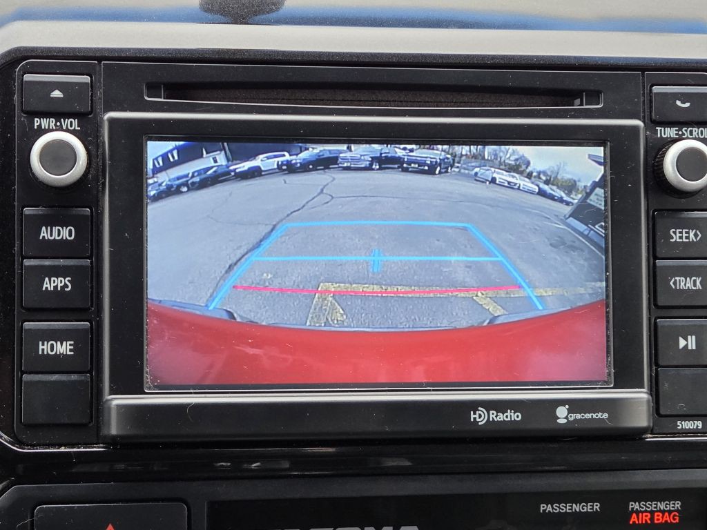 2015 Toyota Tacoma Image 15