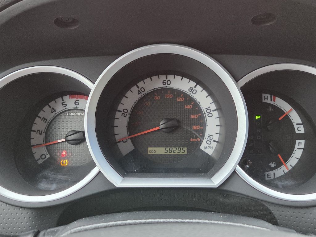 2015 Toyota Tacoma Image 16