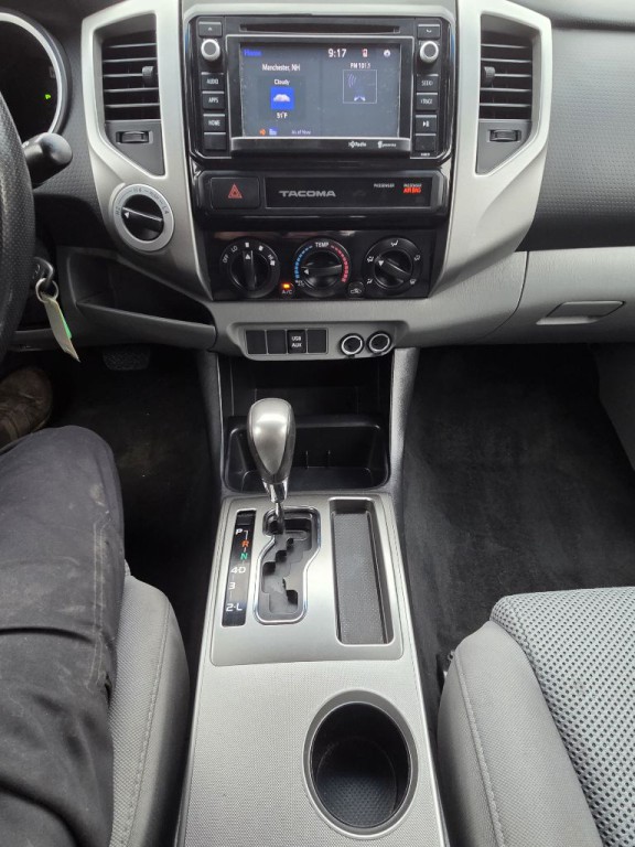 2015 Toyota Tacoma Image 17