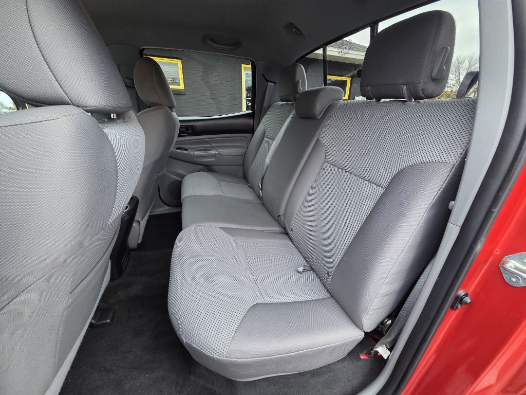 2015 Toyota Tacoma Image 20