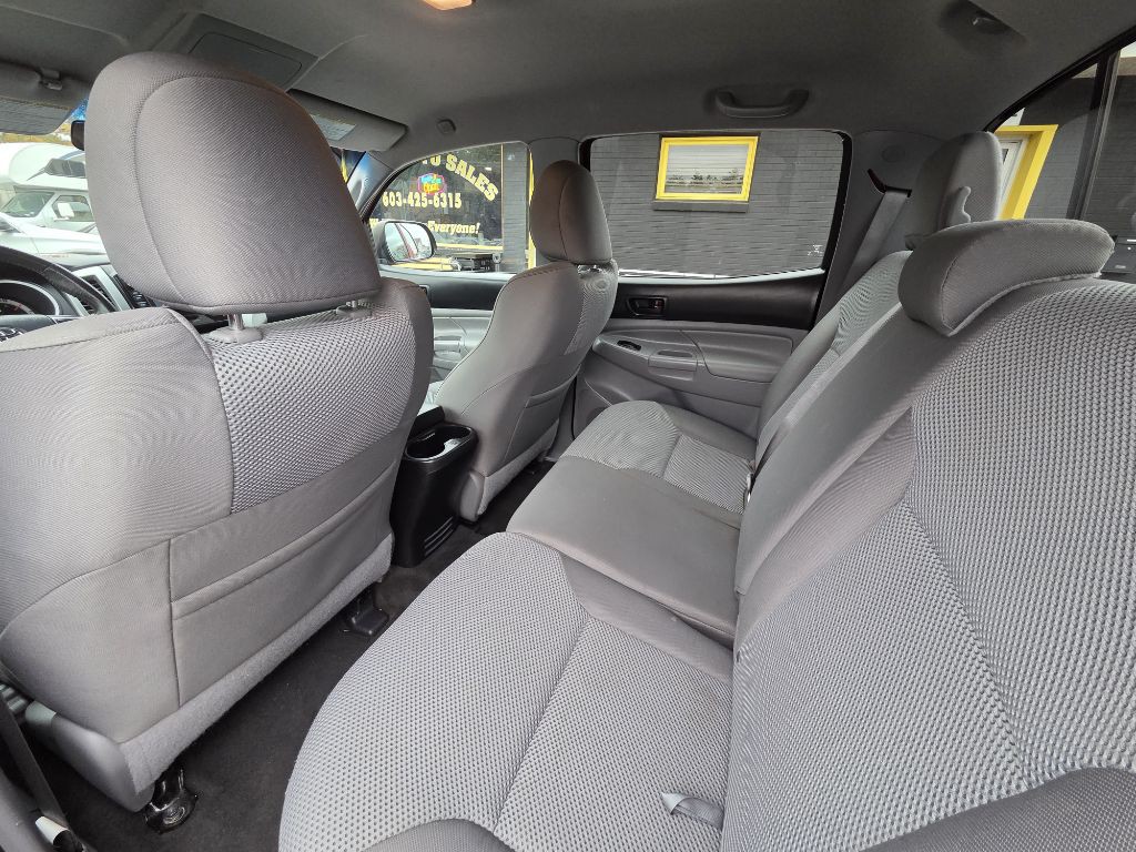 2015 Toyota Tacoma Image 22