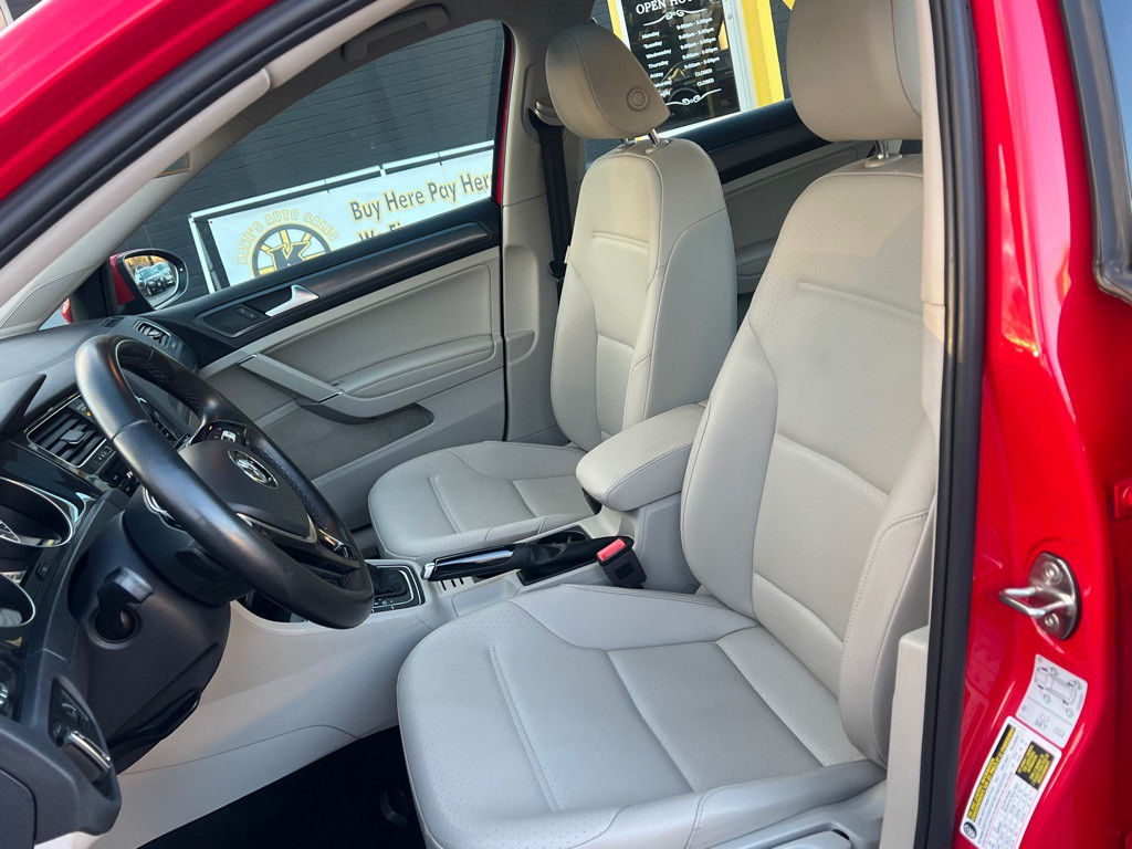 2018 Volkswagen Golf Image 11