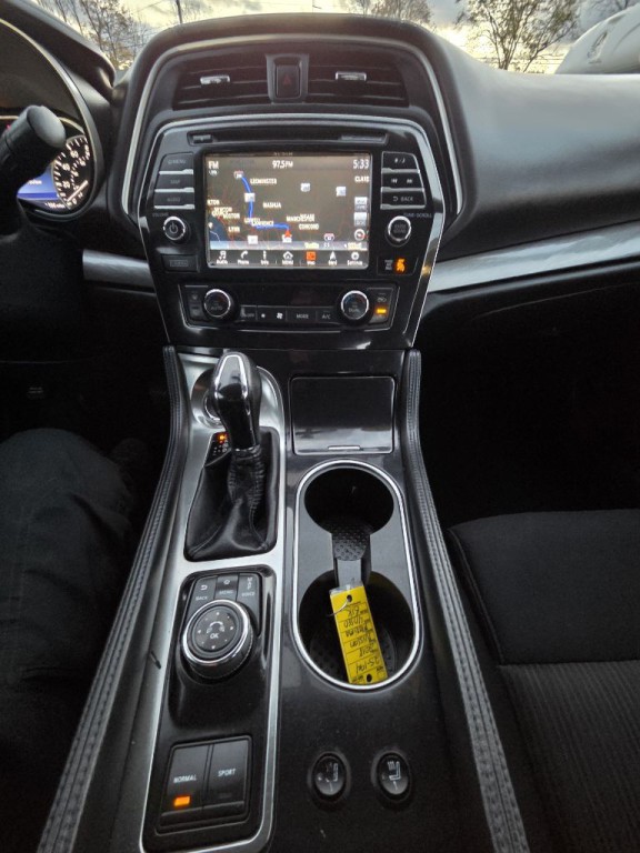 2018 Nissan Maxima Image 13