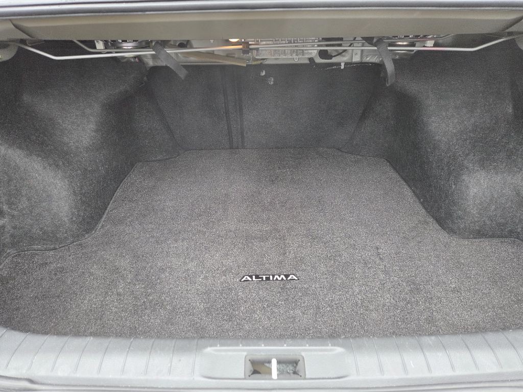 2016 Nissan Altima Image 9