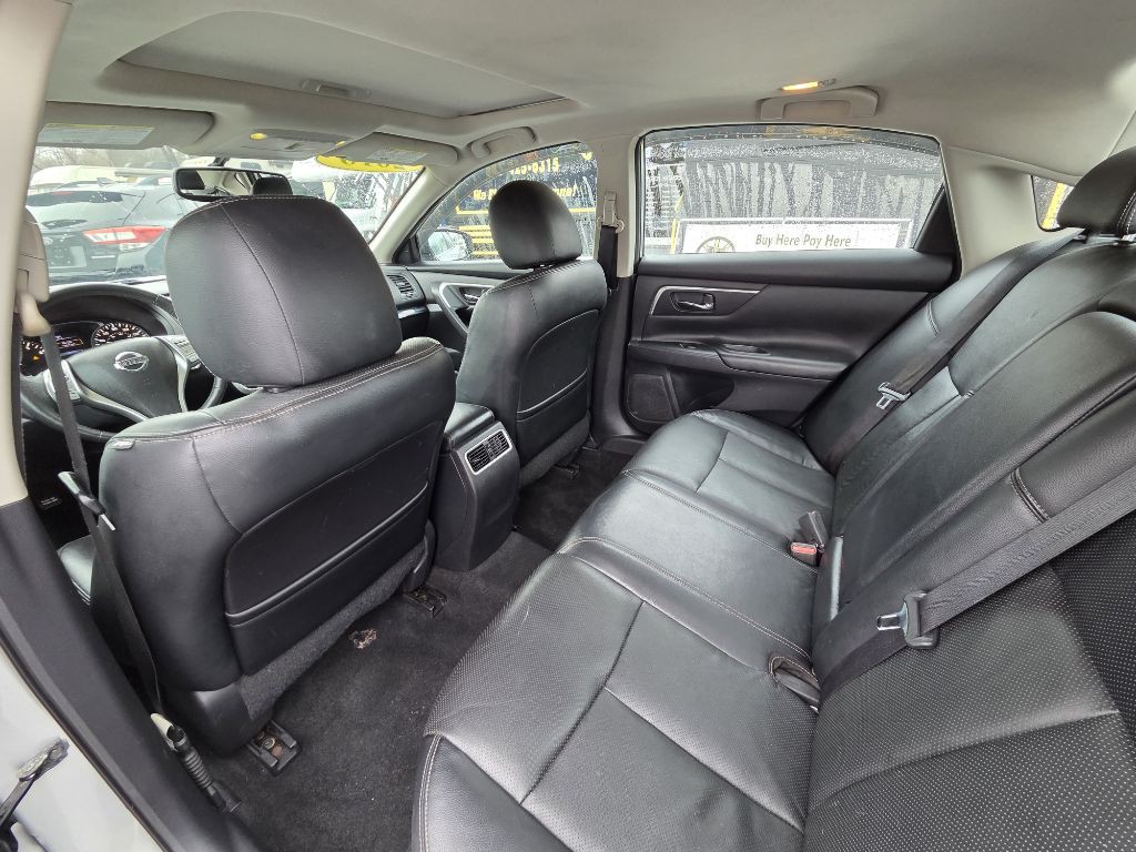 2016 Nissan Altima Image 21